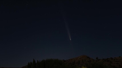 Wall Mural - Time lapse of a spectacular comet setting in the western sky