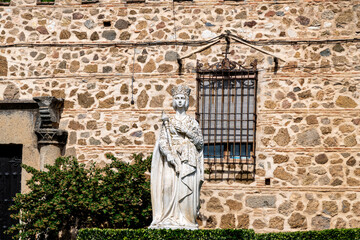 Queen Isabella Statue at Palacio de la Cava