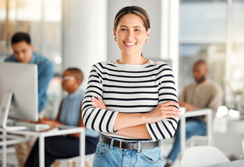 Aufkleber - Business woman, portrait and arms crossed in office with content creation team and smile. Happy, professional and creative agency with digital editor and seo writer at an online magazine company