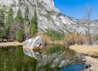 Sunny view of the mirror lake landscape in Yosemite National Park