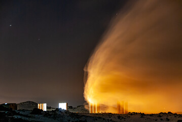 It was the world's first combined geothermal power plant for electric power generation and hot water production for district heating. Svartsengi power station. In Reykjanes, Iceland