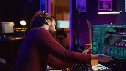 Leinwandbilder - Audio engineer inserting an usb stick in the pc to record himself playing piano, mixing sounds and adjusting volume levels. Artist mastering audio recordings ready for release. Camera B.
