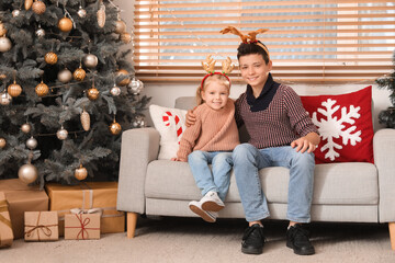 Canvas Print - Little children sitting at home on Christmas eve