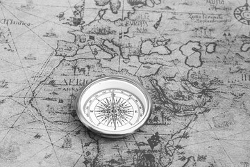 Wall Mural - classic round compass on background of old vintage map of world