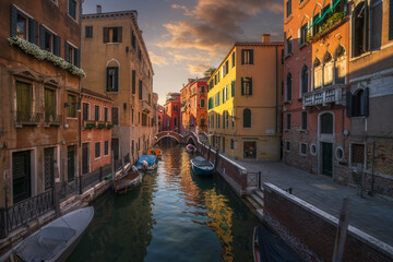 Fototapete - Venice cityscape, canal and two bridge in Calle Ramo va in Campo. Italy