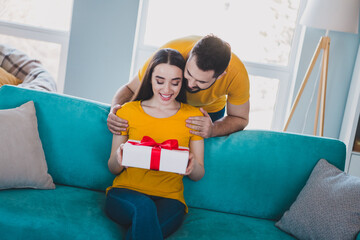 Canvas Print - Photo of two young partners hug hold giftbox free time modern interior apartment indoors