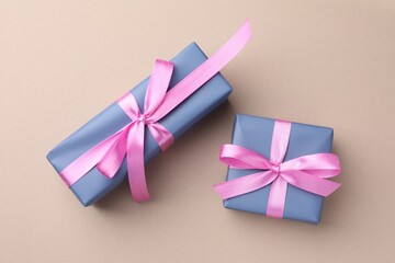 Canvas Print - Gift boxes with pink bows on beige background, top view