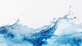 Błękitna woda rozpryskująca się na tle czystej bieli, tworząc delikatne, krystaliczne kształty, które zatrzymują chwilę ruchu i dają wrażenie czystości oraz płynności.