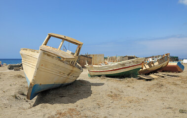 Naklejka na meble playa de cabo de gata almería cementerio de barcos viejos rotos en la arena   4M0A2874-as24