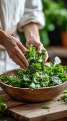 料理芸術と健康的な生活のプロモーションのための新鮮な春のサラダの準備