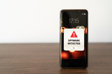 Mobile notification of antivirus security alert. spyware detected.