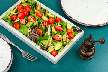 Canvas Print - Tomato and lettuce salad.