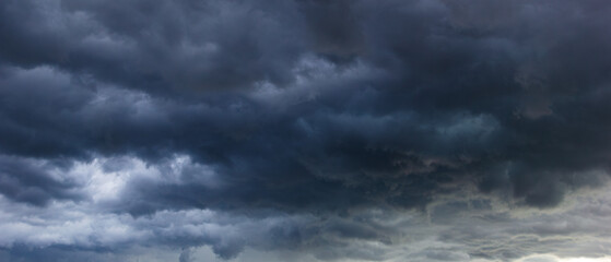 Aufkleber - The dark sky with heavy clouds converging and a violent storm before the rain.Bad or moody weather sky and environment. carbon dioxide emissions, greenhouse effect, global warming, climate change.