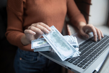 Poster - young girl works money on the internet