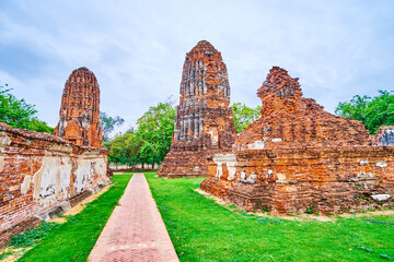 Wall Mural - Walk among ancient ruins of Wat Mahathat complex, Ayutthaya, Thailand