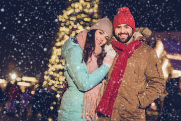 Poster - Photo of cute millennial couple hug wear cap jacket scarf gloves on christmas season time