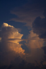 Wall Mural - 
It is a cumulonimbus cloud that receives late afternoon sunlight.