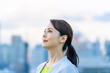 © metamorworks - 女性、キャリアウーマン、ビジネスウーマン、日本人、見上げる、展望、将来、挑戦、チャレンジ、見つめる、目標、成長、横顔、希望、夢、期待、サクセス、成功、見通し、笑顔、ライフスタイル、美人、美容、ビューティー、スキンケア、屋外、ビル群、都会、都市、街、キャリア、ビジネス、転職、就職、リクルート、働く、仕事、決断、意思、決意、コピースペース、社会、化粧品、風景、アップ、コスメ、爽やか、大人、真剣、人物
