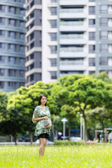 Wall Mural - Asian pregnant in the park