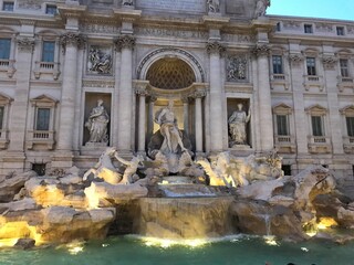 trevi fountain