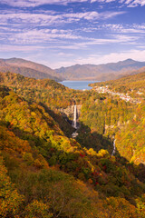 Wall Mural - 明智平展望台か朝日に照らされる紅葉の奥日光中禅寺湖と華厳の滝と白雲滝