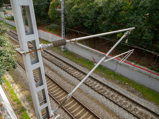 Mechanism for suspending contact wire on a railway