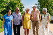 © oneinchpunch - Group of senior friends meeting outdoors in the city and having fun - Cheerful old people bonding together, concepts about elderly, quality of life and aging lifestyle