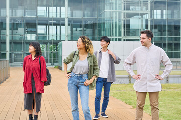 Poster - 大学生、学生、グループ、グローバル、多国籍、留学、語学、ワーキングホリデー、留学生、Z世代、外国人、日本人、キャンパス、大学、カジュアル、ビジネス、チームワーク、仲間、友達、笑顔、若者、元気、校舎、オフィス、屋外、喜ぶ、楽しい、黒人、白人、ベンチャー、スタートアップ、起業、企業、英会話、海外、男性、女性、スクールライフ、学校、教育、コピースペース、インターナショナル、クラスメート、20代、学習、勉