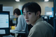 © 윤상필 - 사무실에서 컴퓨터 화면을 바라보는 남성, AI 생성