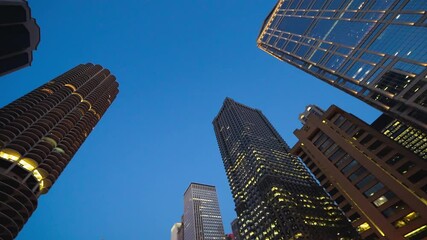 Fototapete - Night view of Downtown Chicago skyscrapers from the Chicago River, Illinois
