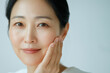 © azure - 女性スキンケアイメージ