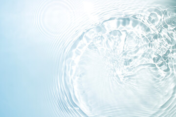 Wall Mural - The water surface is clear blue with circular waves.