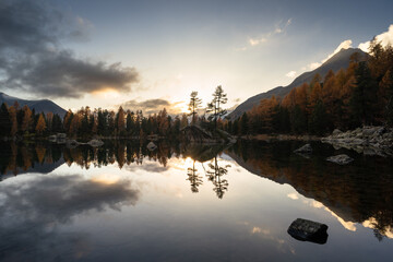 Fototapete - Famous mountain lake Lagh da Saoseo during a tranquil, autumn sunset.