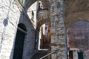 Wall Mural - Edifici e vicoli di Vezzano Inferiore (o Vezzano Basso) nel comune di Vezzano Ligure, La Spezia, Liguria, Italia.