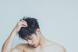 © keisuke - 髪を触る男性、ヘアケア、美容