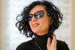 © Giuliano Bianchini - Bella donna con capelli neri e occhiali