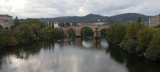 Wall Mural - Puente romano sobre el río Miño en Ourense, Galicia