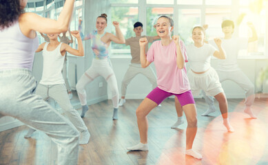 Wall Mural - Group of boys and girls rehearsing dancehall dance in studio