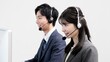 © mapo - 電話対応をするカスタマーセンターのスタッフ