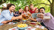 © charmedlightph - Happy group of people drinking beer at brewery bar restaurant - Young friends having dinner party sitting in pub garden - Life style concept with guys and girls hanging at pic nic on summer vacation