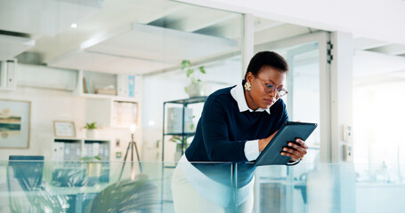 Aufkleber - Black woman, tablet and office with lawyer, online and legal case on digital platform. Technology, app and professional with labour law email, website and attorney archive for research at company