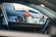 © Zamrznuti tonovi - Handshaking and exchange of car keys, symbolizing conclusion of deal.