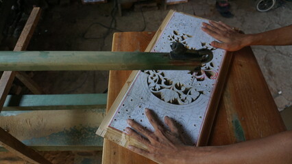 The initial process of making traditional Javanese Gebyok is made from whole wood which is cut and carved using simple tools by wood craftsmen.