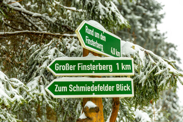 Eine winterliche Wanderung zum Bahnhof Rennsteig im verschneiten Thüringer Wald - Schmiedefeld - Thüringen - Deutschland