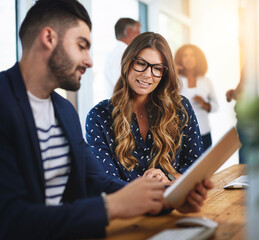 Leinwandbilder - Creative, tablet and business people in office with advice, collaboration or solidarity at tech agency. Manager, designer and teamwork at desk with digital app for ideas, discussion and coworking