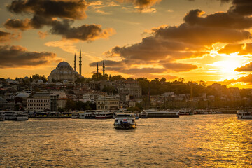 Wall Mural - Amazing skyline of Istanbul at sunset with Suleymaniye Mosque,  Turkey