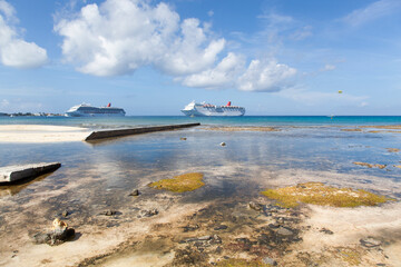 Wall Mural - Grand Cayman Island Cruise Ships