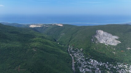 the vast blue mountain range extending towards the horizon of jamaica