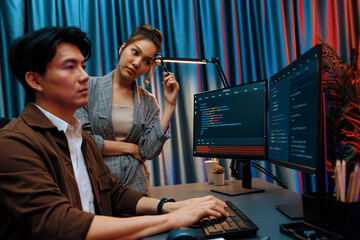 Wall Mural - it developers discussing with point to intelligent website development coder system running data onl
