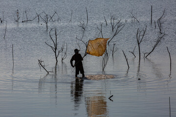 One morning on Nai Lagoon, Phan Rang, fishermen were fishing when the sun was high. Photo taken in Phan Rang on May 2, 2018.